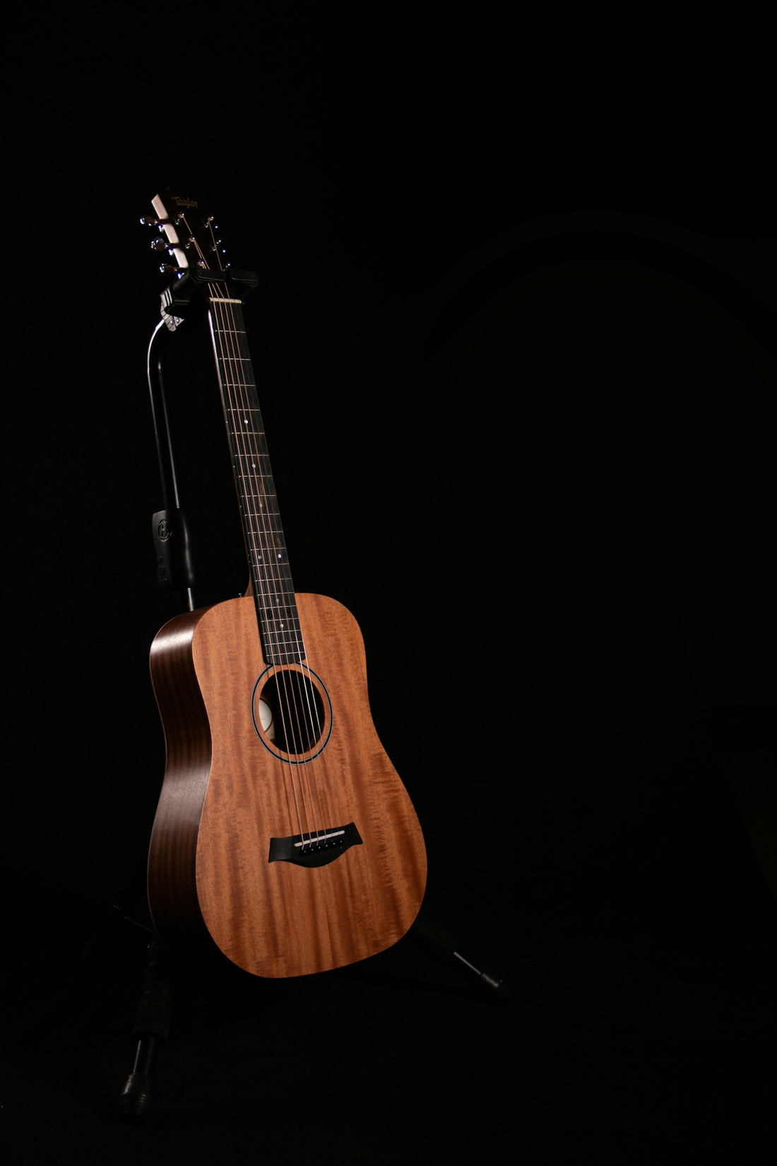 brown acoustic guitar