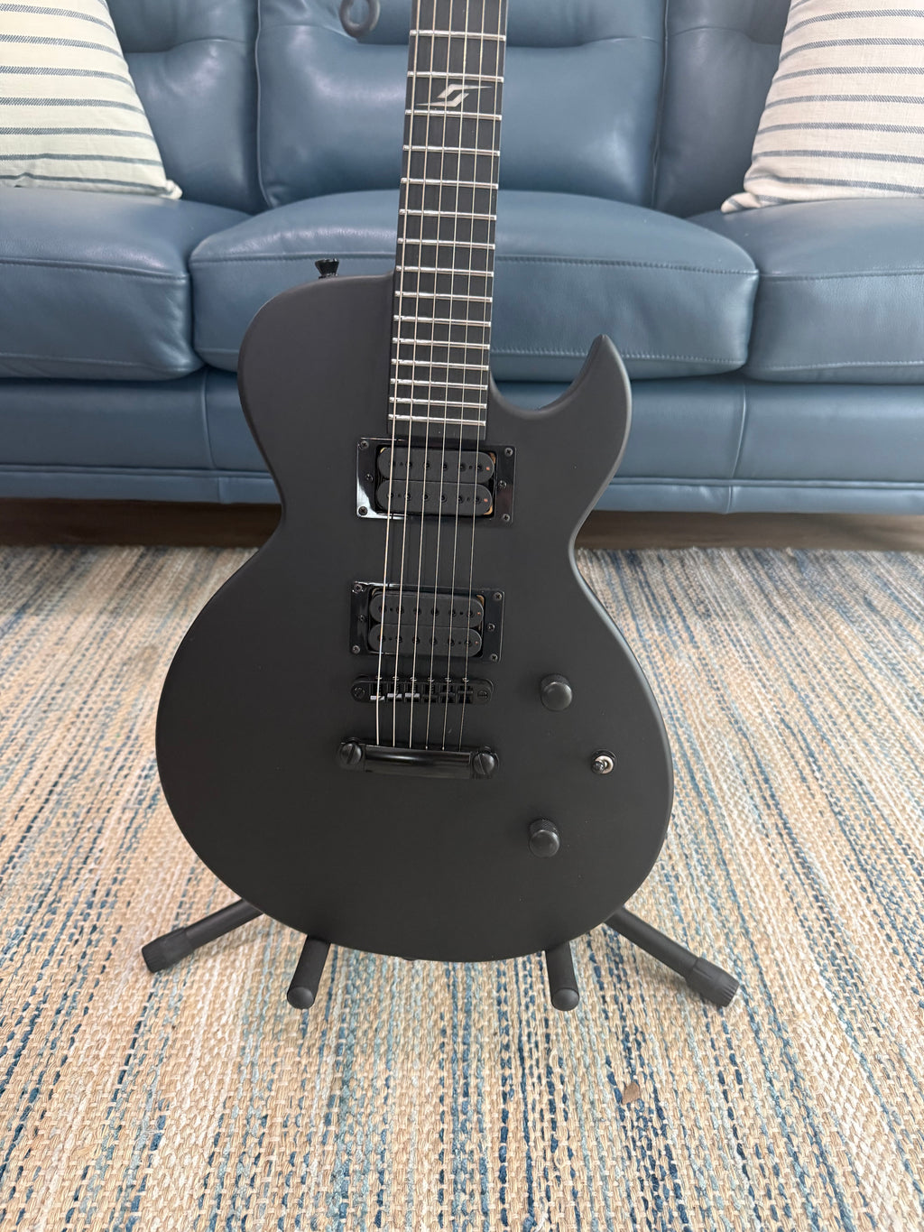 Palm Harbor Music Spira L-400 MBK electric guitar with black finish and sleek design.