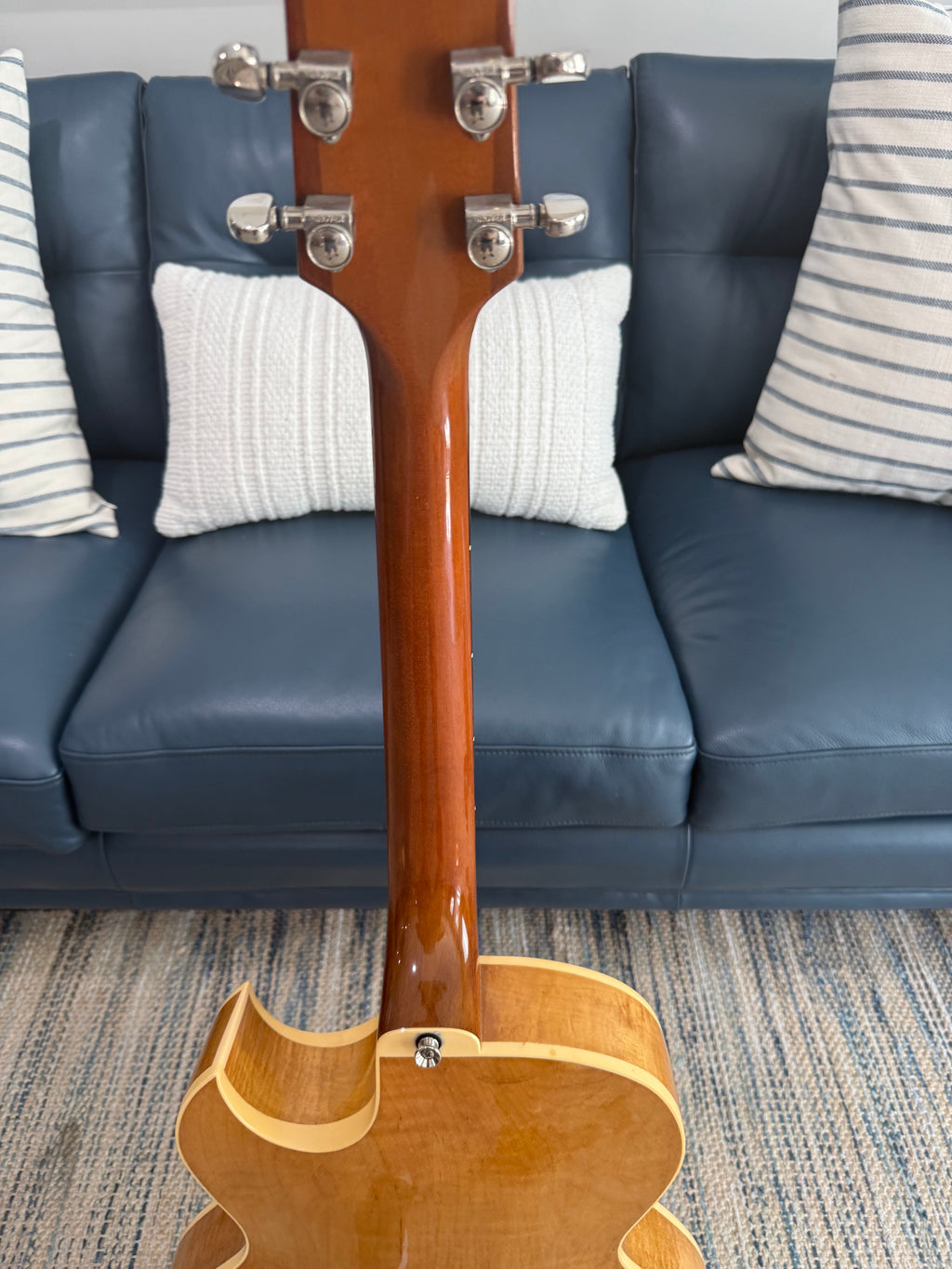 Heritage H-575 Carved Solid Top Used