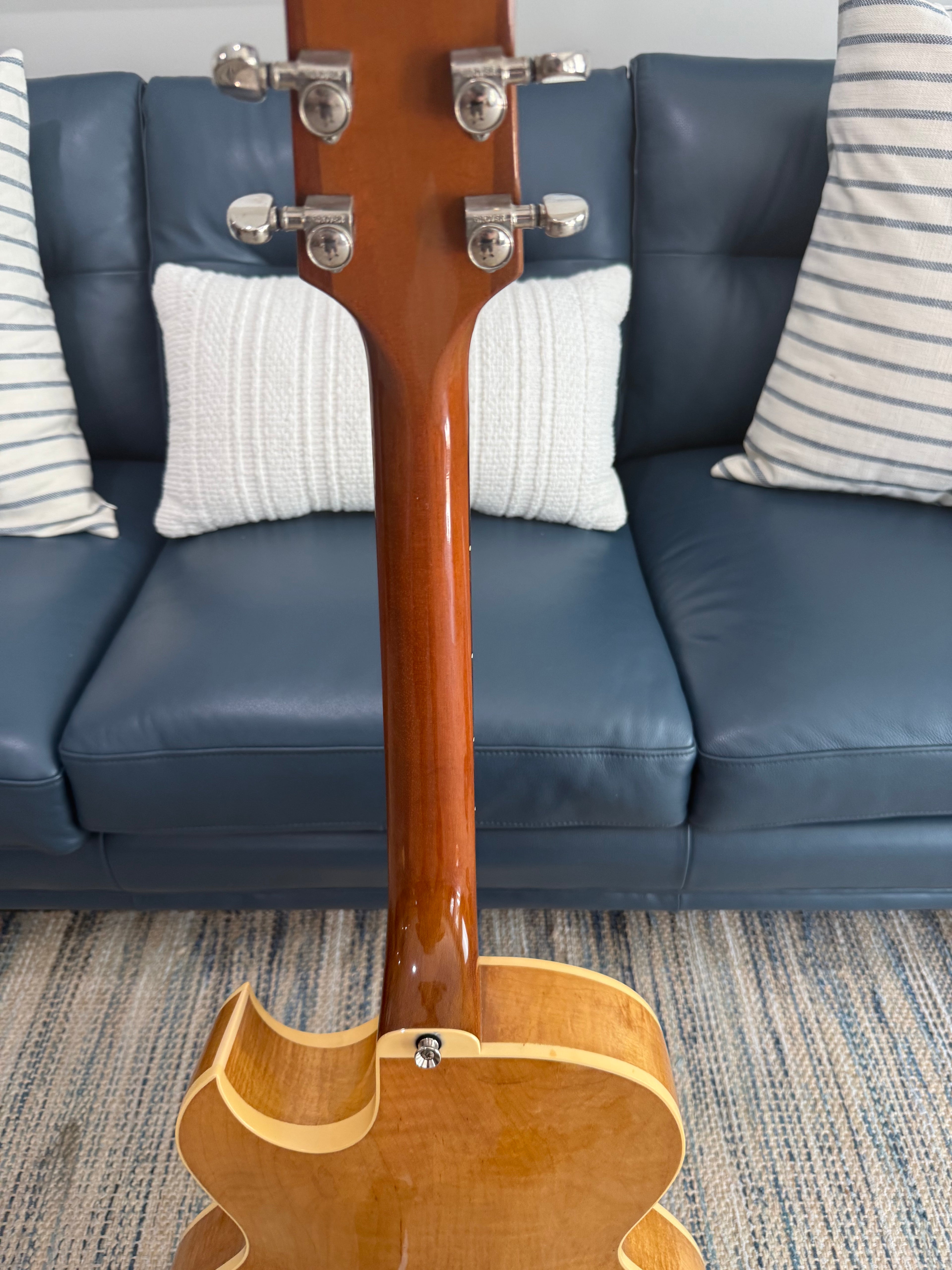 Heritage H-575 Carved Solid Top Used