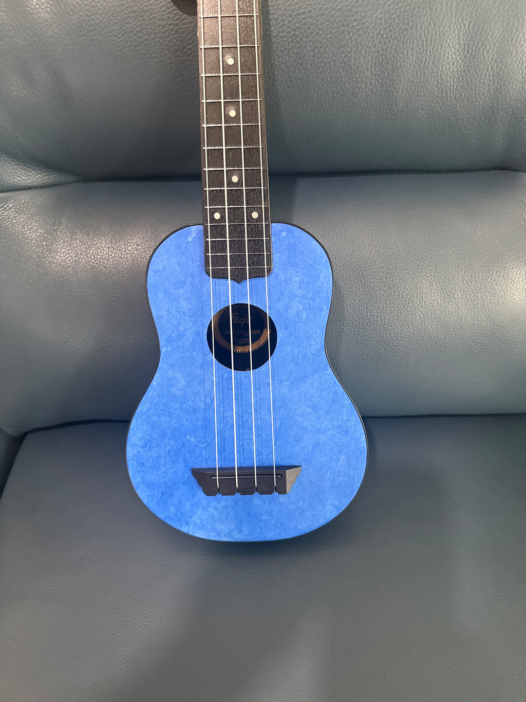 Flight TUS65 Sapphire Soprano Travel Ukulele