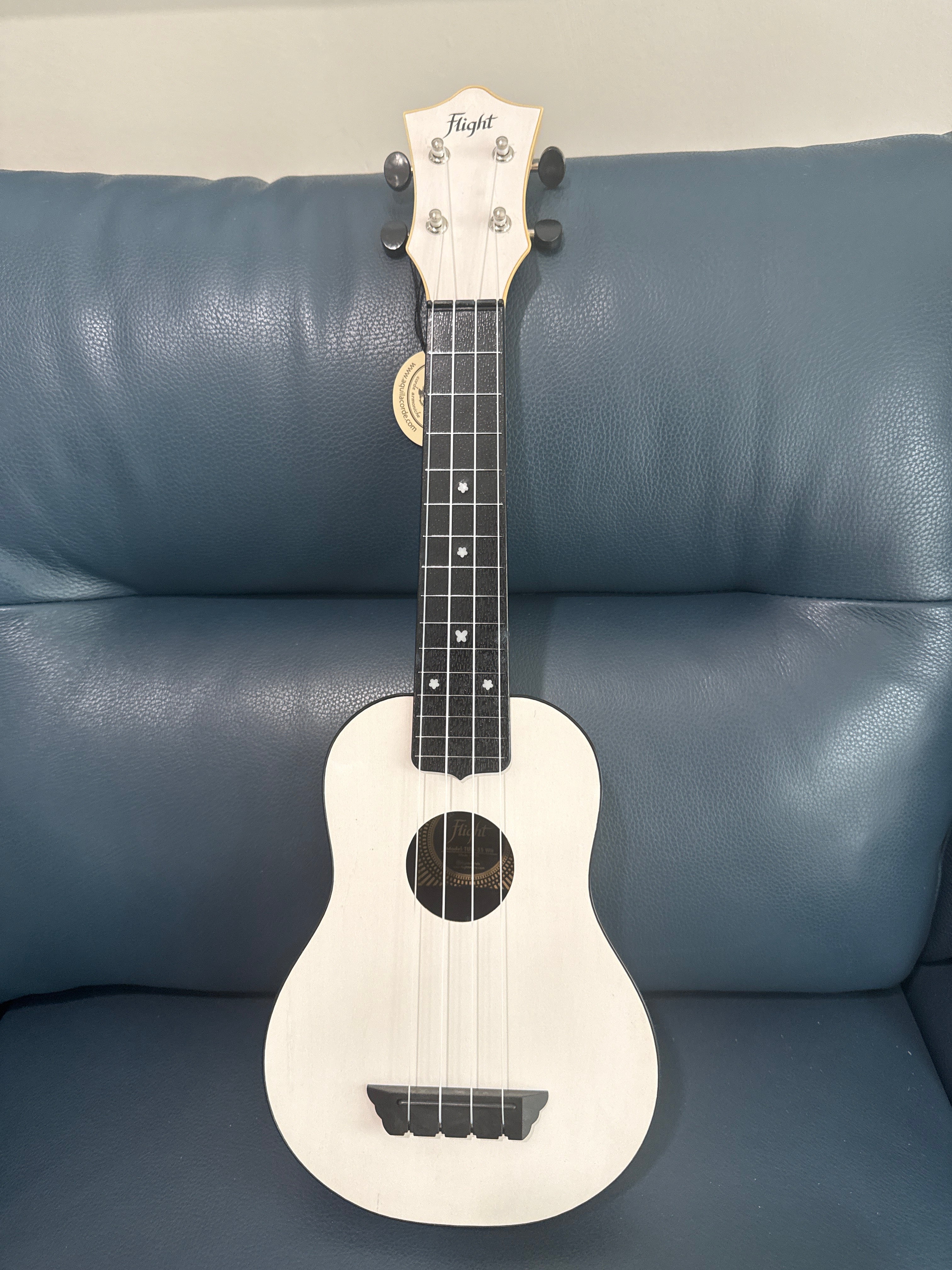 White Flight TUS-35 travel soprano ukulele with glossy finish and compact size, ideal for travel and beginner musicians.