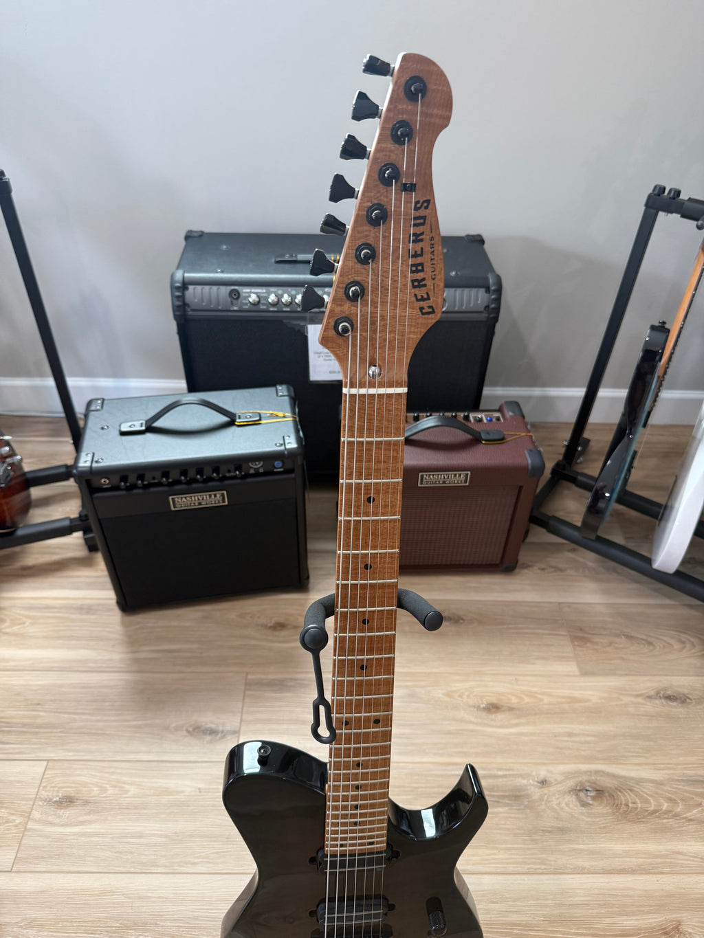 Cerberus Hermes Hodern 2025 in Black Burst with sleek design and vibrant color accents.