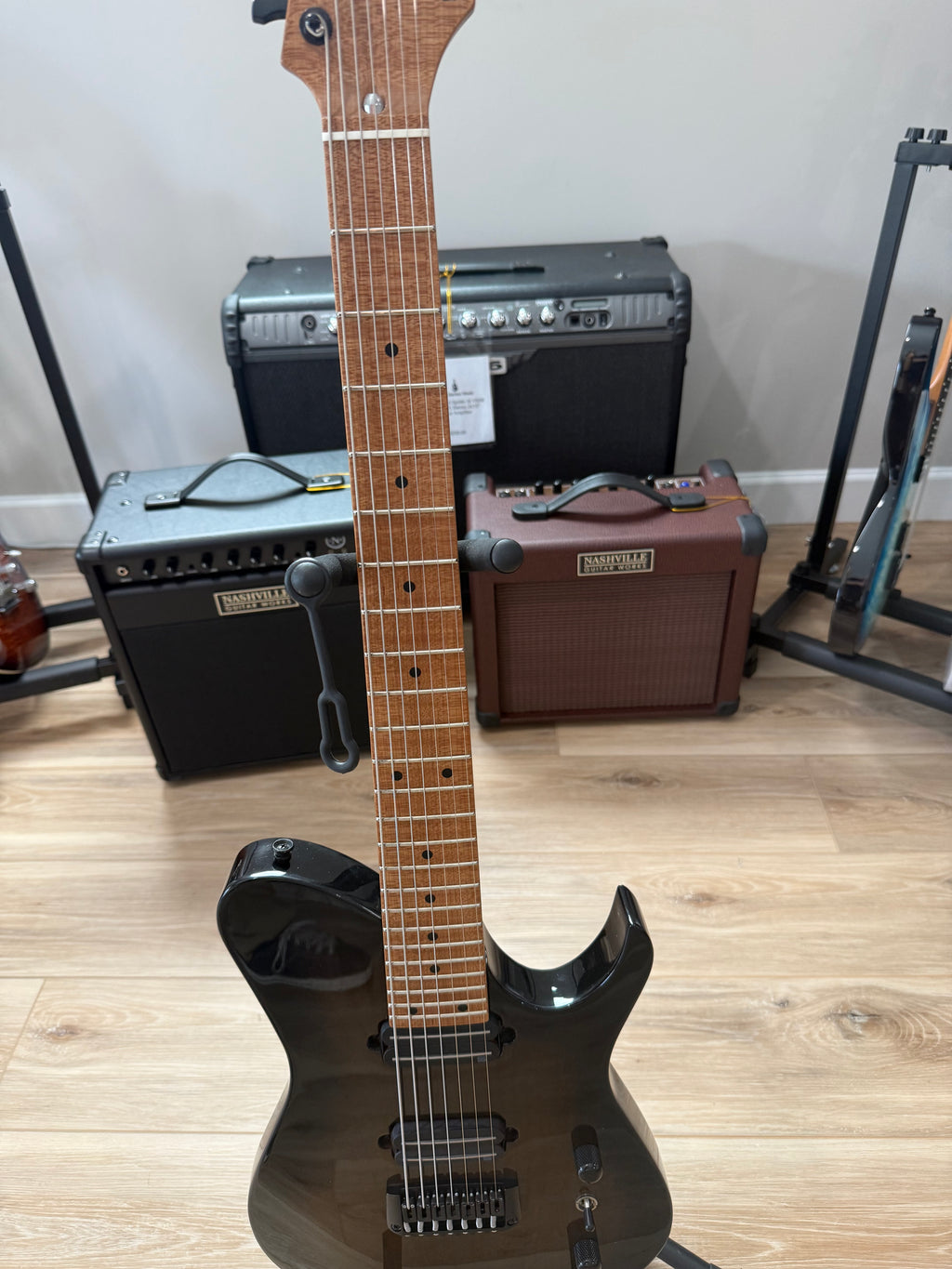 Cerberus Hermes Hodern 2025 in Black Burst featuring a sleek design and bold color for a modern look.