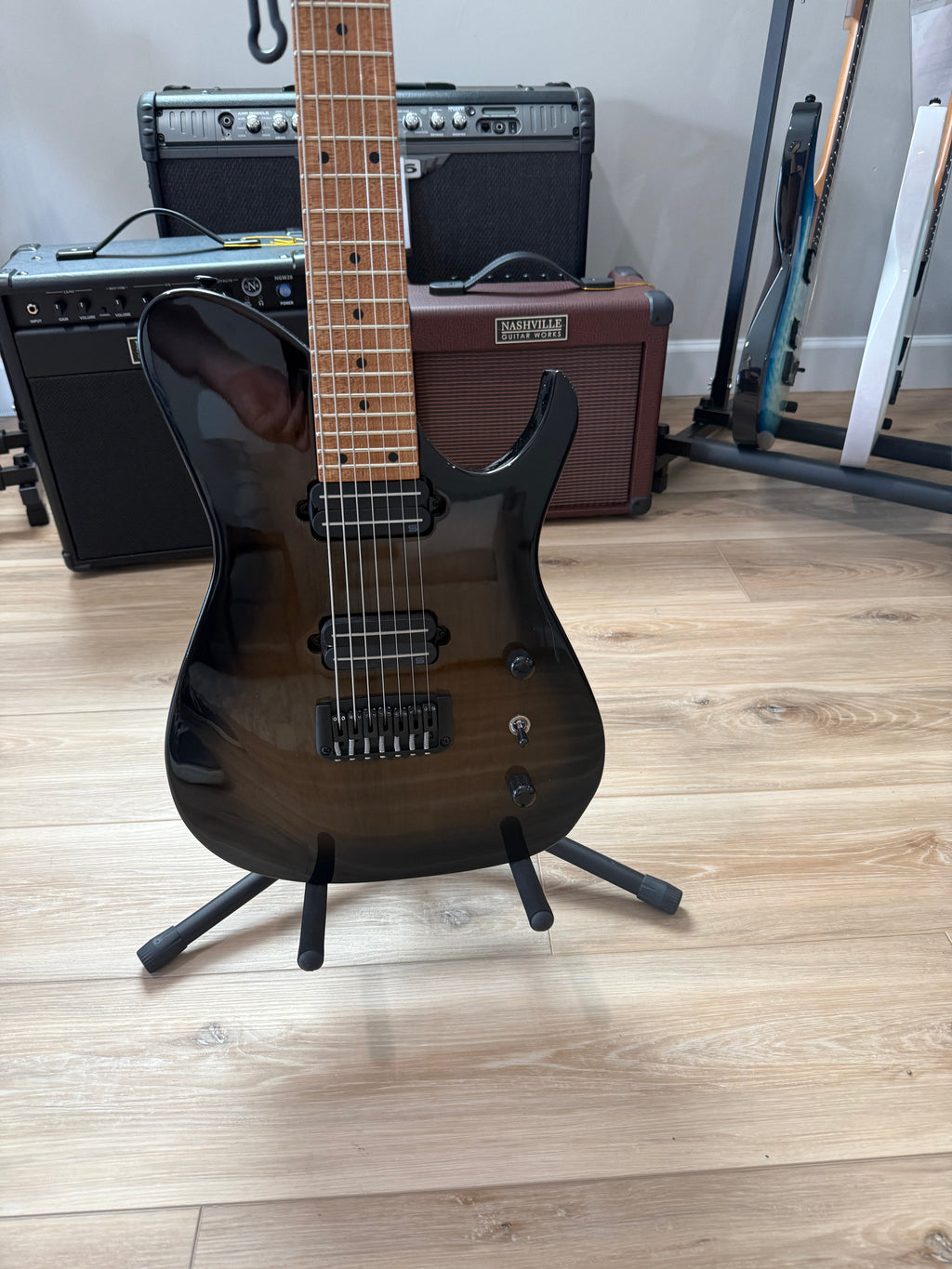 Cerberus Hermes Hodern 2025 in Black Burst, featuring a sleek design and striking color contrast.