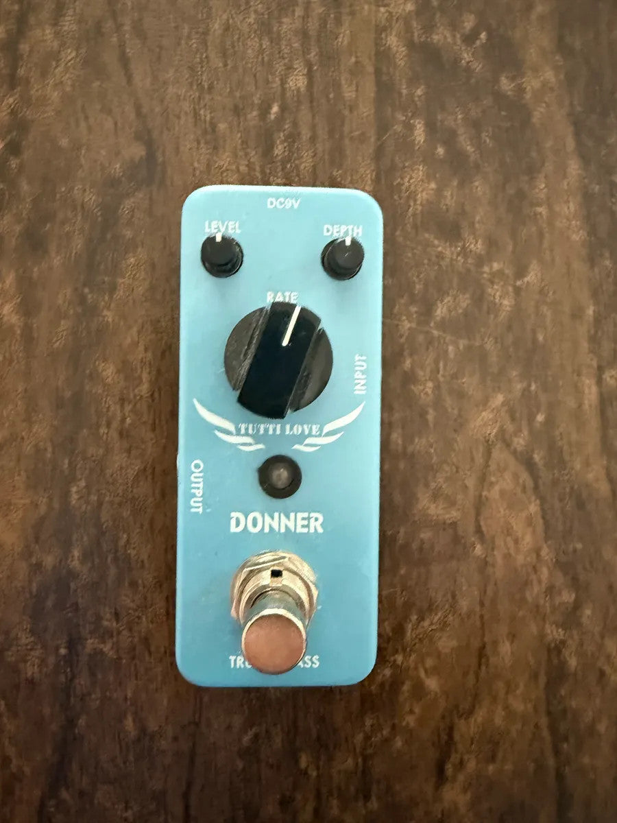 Used Donner Tutti Love Analog Chorus Effects Pedal showcasing warm jazz tones with a classic design and colorful knobs.