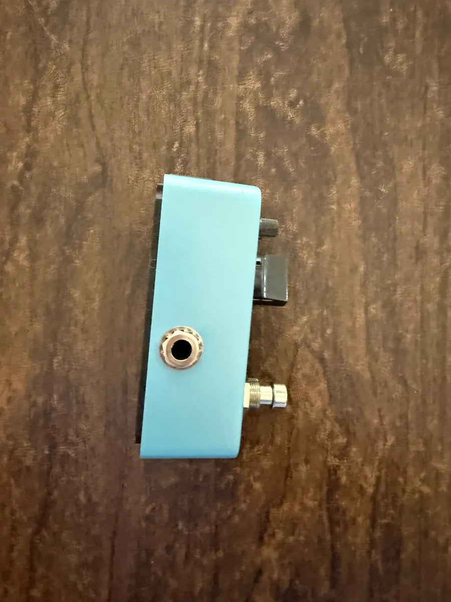 Used Donner Tutti Love Analog Chorus Effects Pedal with warm jazz tone, showcasing classic design and controls.