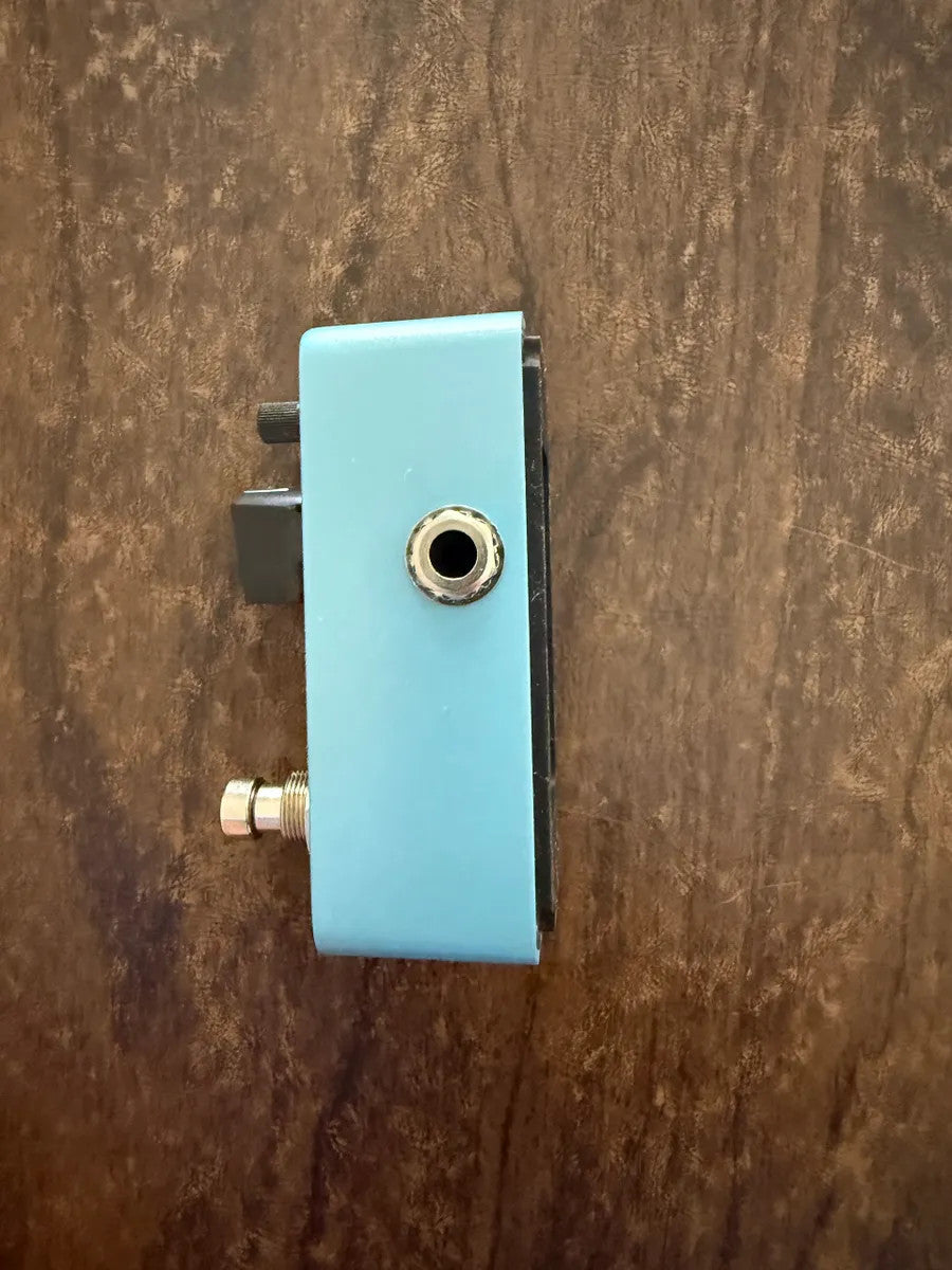 Used Donner Tutti Love Analog Chorus Effects Pedal with warm jazz tone and classic design, featuring control knobs and inputs.