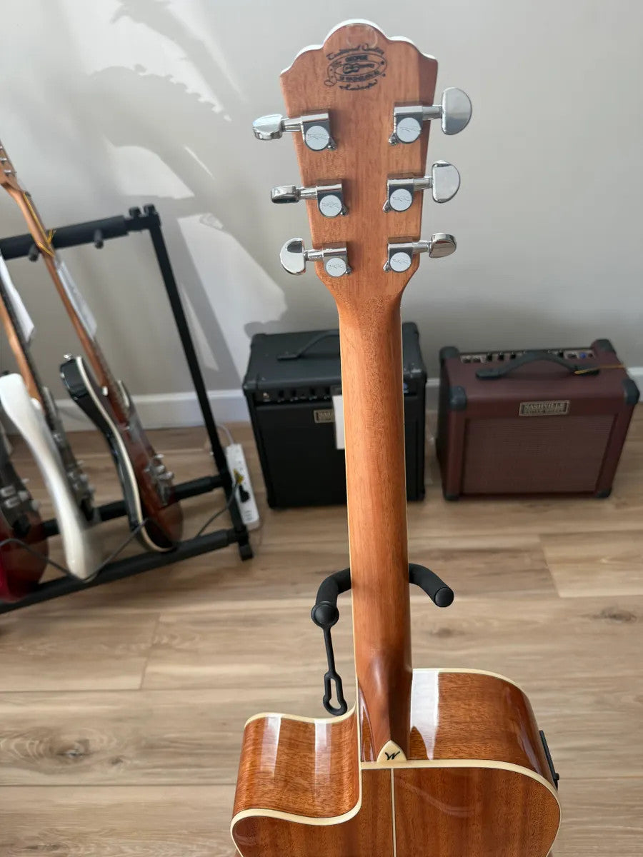 Used Washburn Dreadnaught WD7SCE Acoustic Electric Guitar with a natural wood finish and cutaway design.