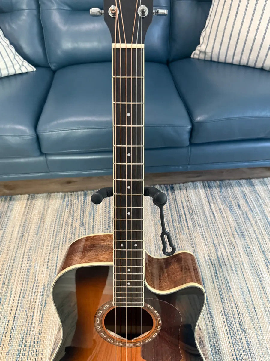 Used Washburn HD10SCETB Heritage Series Cutaway acoustic guitar with a sunburst finish and wooden body.