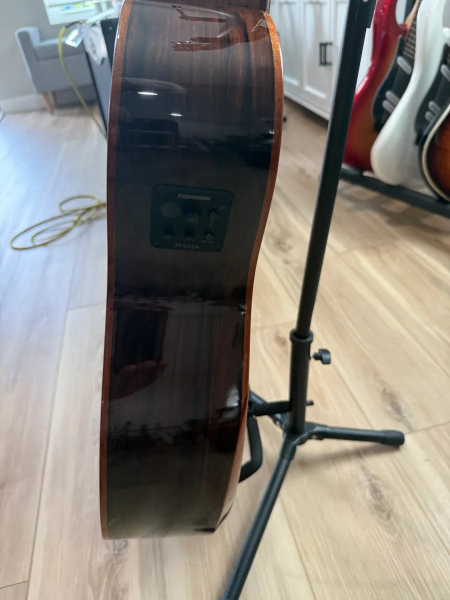 Used Washburn WCG20SCE Comfort Acoustic Electric Guitar with a natural wood finish and a sleek body design.
