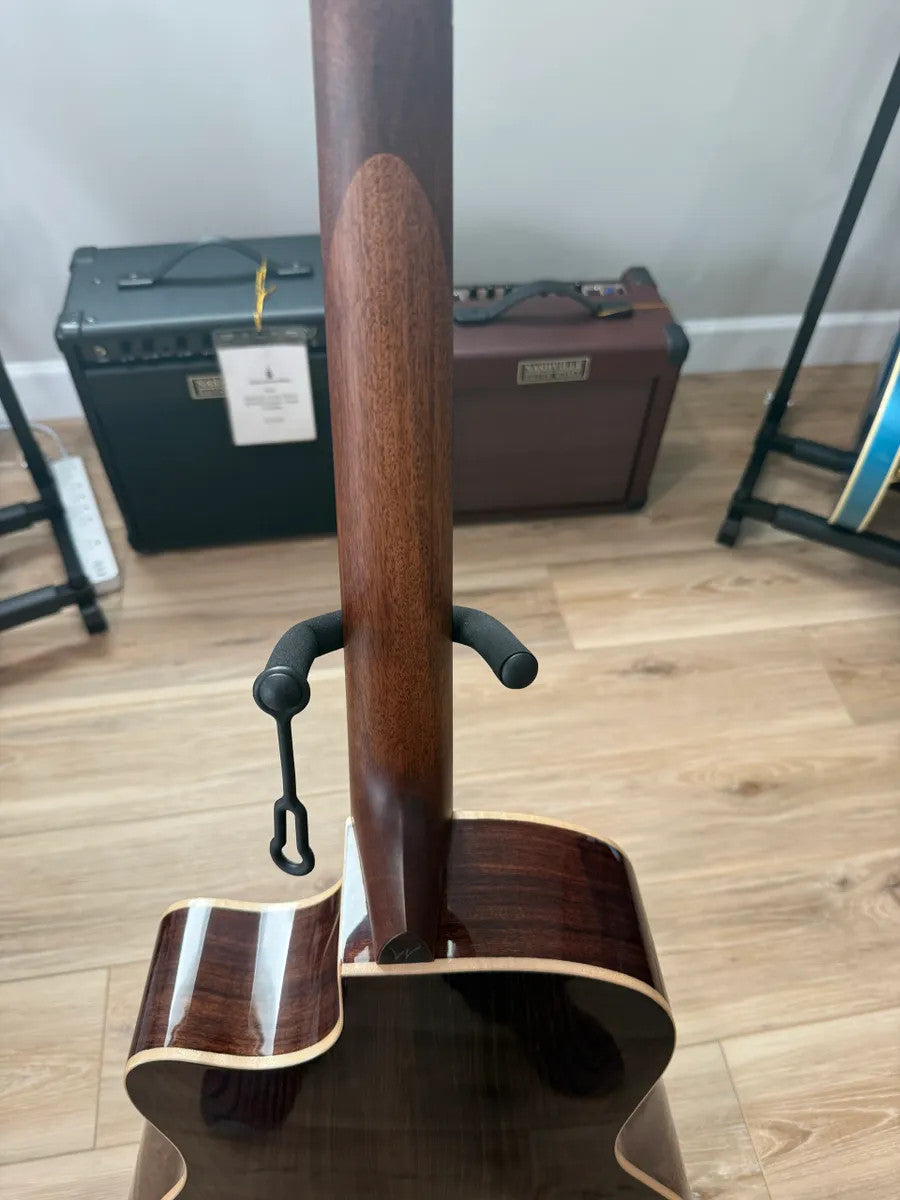 Used Washburn WLO20SCE Woodline acoustic electric guitar with natural wood finish and classic body shape.